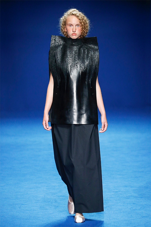 Box Gallery | Coat Dress | Leather Black